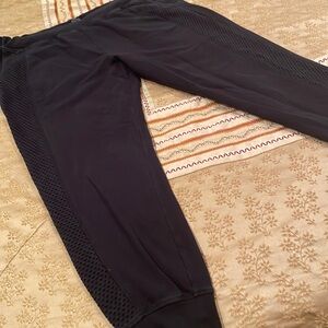 DKNY black pants, cotton blend, cuffed legs, side pockets, L